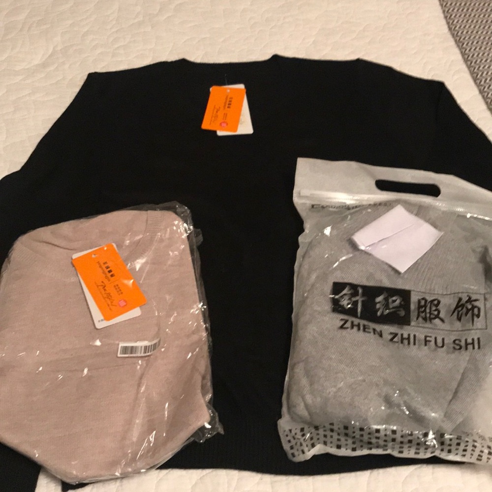 3 crewneck sweaters black, beige and grey